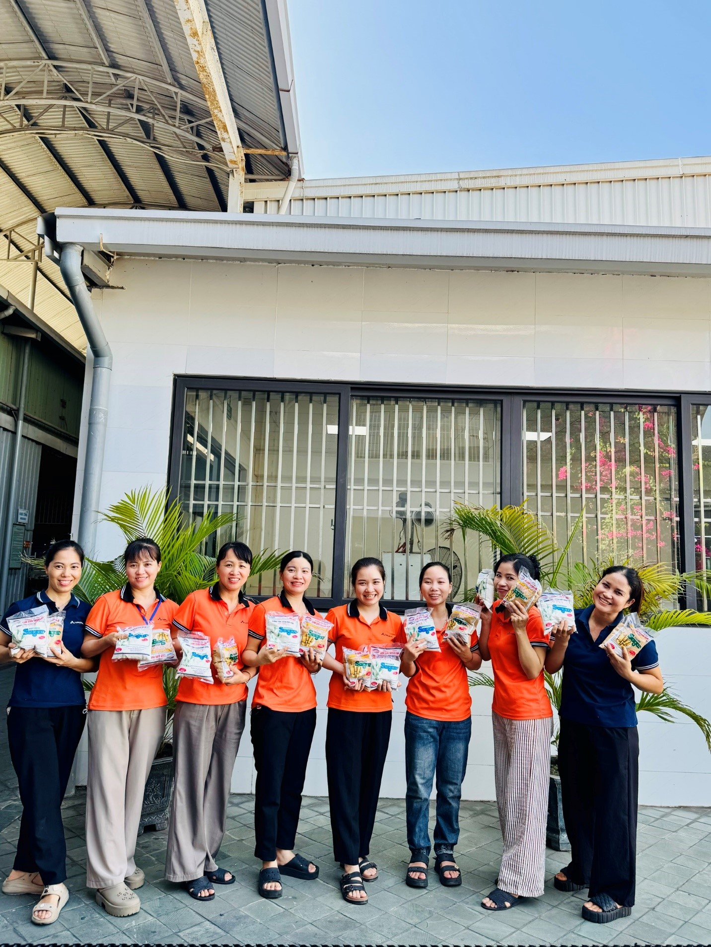 CÔNG TY VAUDE VIETNAM TRIỂN KHAI CHƯƠNG TRÌNH TẶNG ĐƯỜNG CHO CBCNV